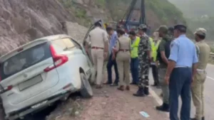 amarnath-yatra-accident-five-pilgrims-injured-after-car-crashes-on-jammu-srinagar-highway-1783654336