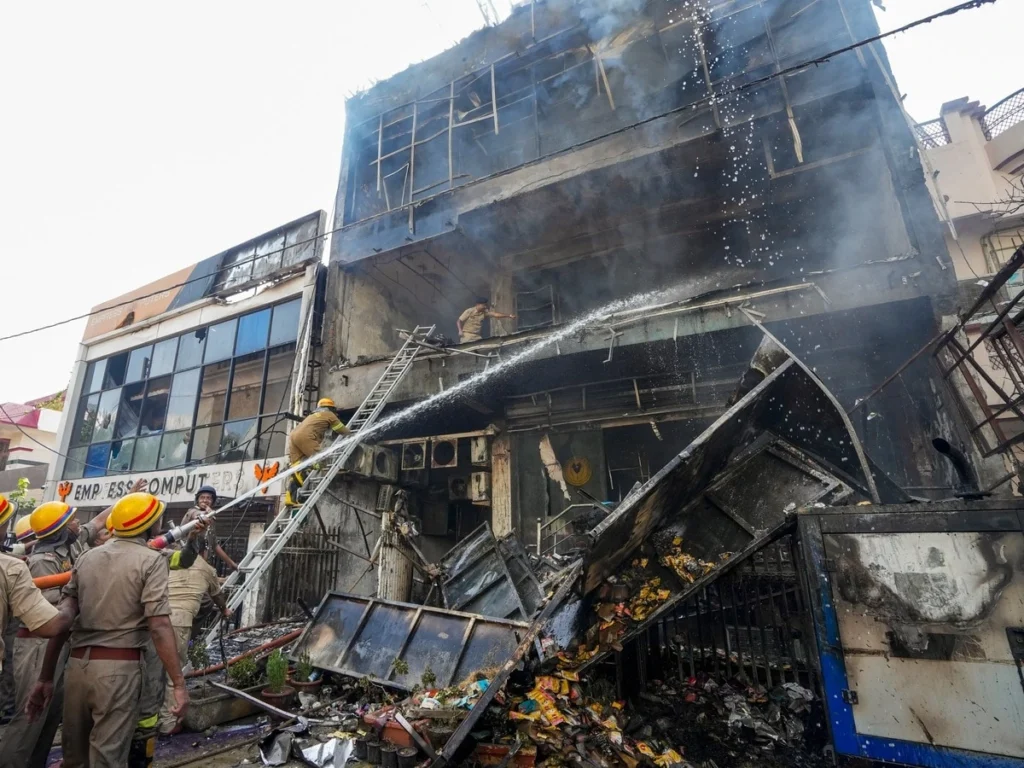 Aliganj_Fire_1786156021842_17861