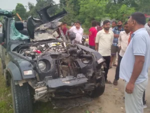 THAR_overturns_on_Ganga_Expressw