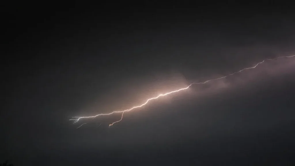 lighting-strike-1785893162
