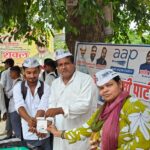 श्री लाल बहादुर शास्त्री महाविद्यालय के मुख्य द्वार पर आम आदमी पार्टी का सदस्यता अभियान, सैकड़ों छात्र-छात्राओं ने ग्रहण की सदस्यता